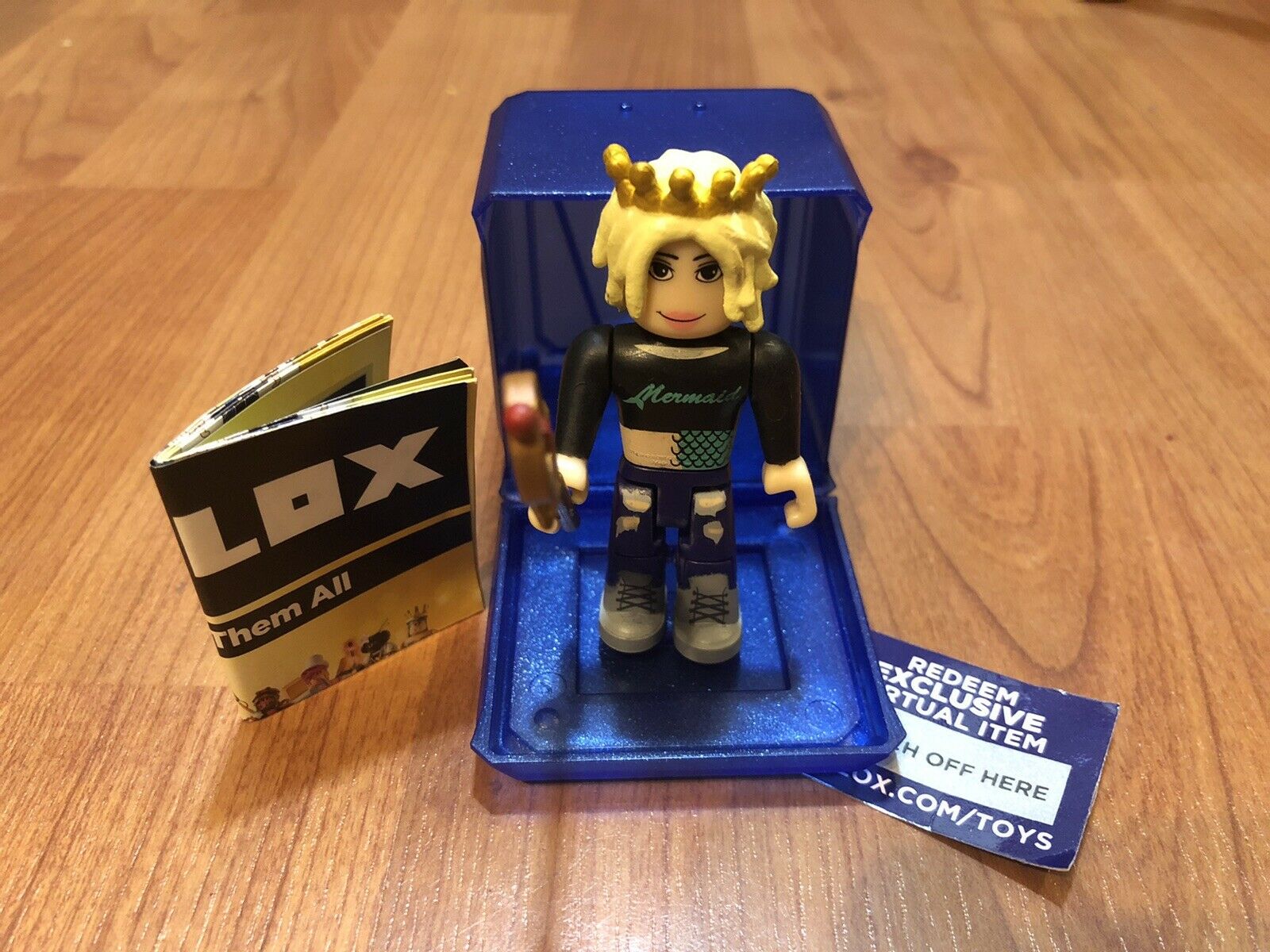 Roblox Celebrity Series 2 Mystery Box Toy + Code Page 14 Sky Toy Box